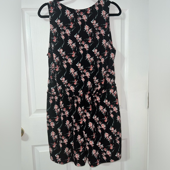 WHBM Faux Wrap Floral Romper - Picture 2 of 4